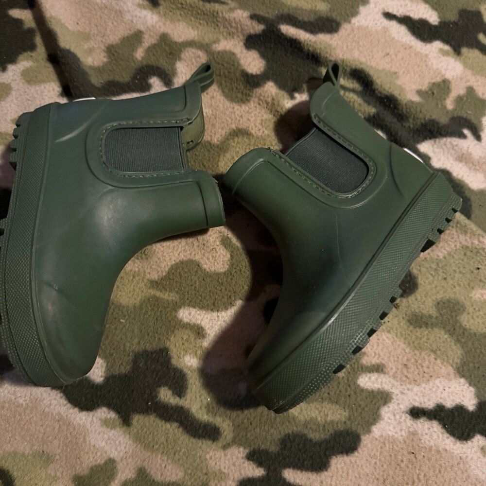 BearPaw toddler boots size 8c